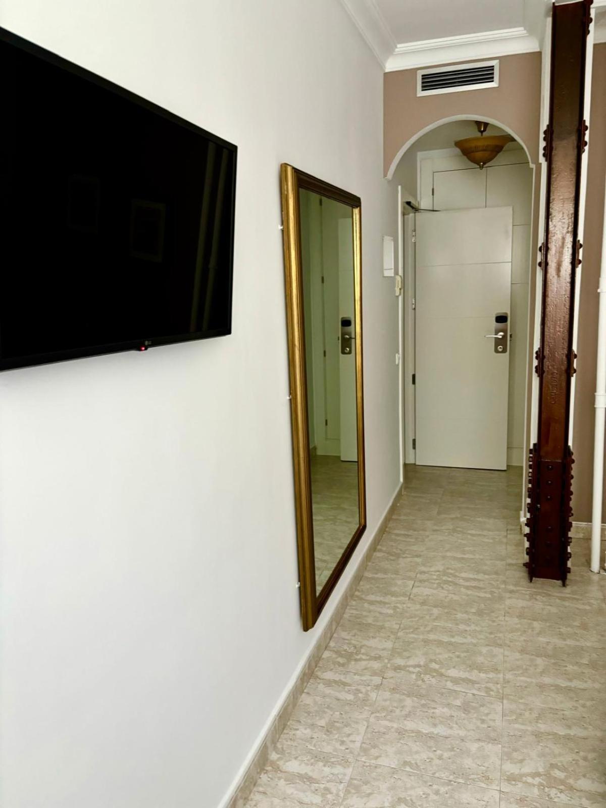 Hostal Barrera Madrid Exterior photo